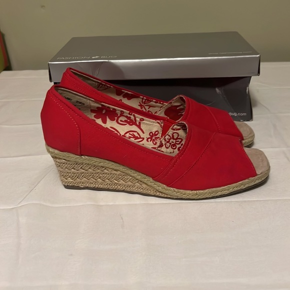 Red Wedges - Picture 2 of 8